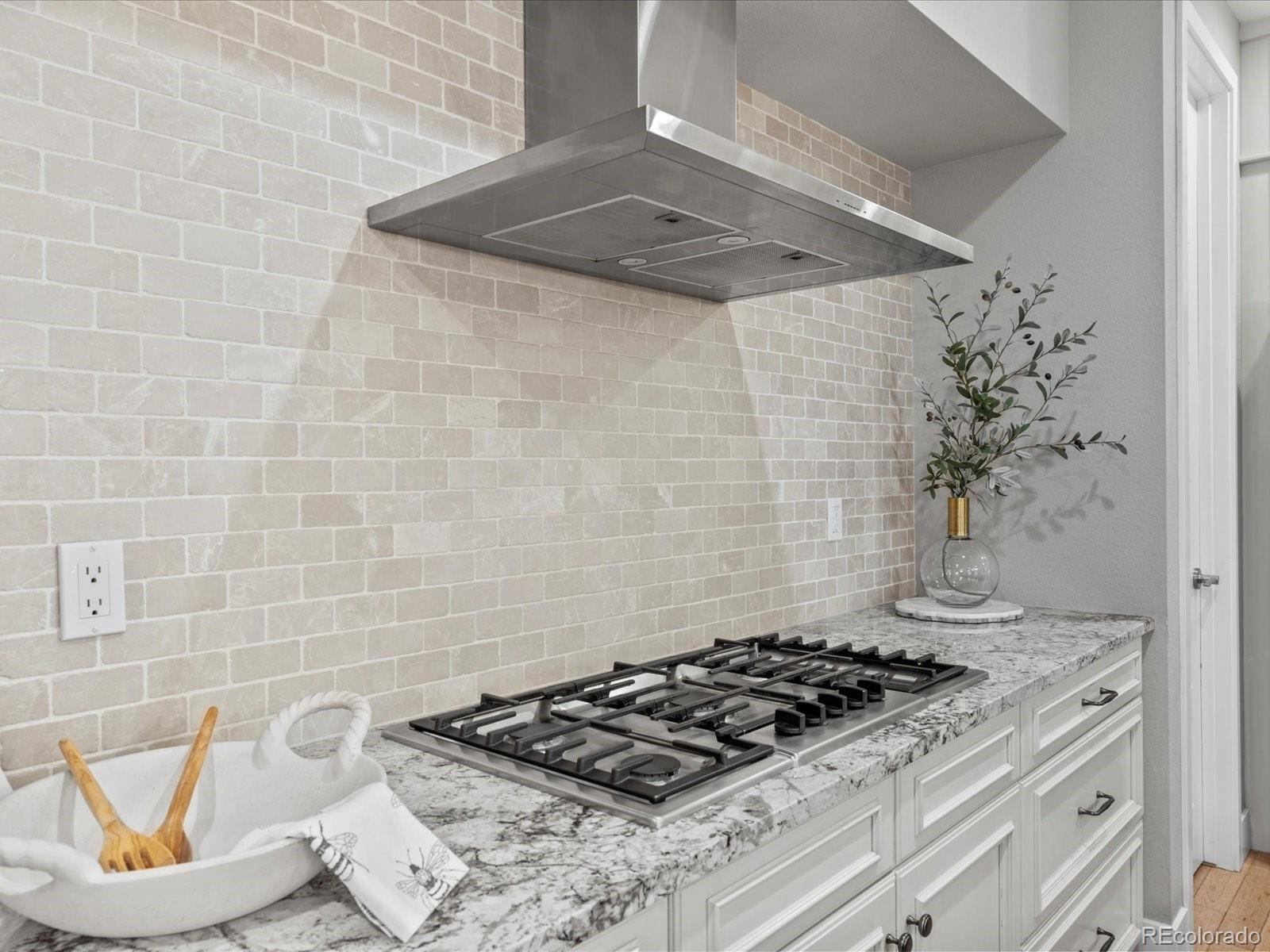 MLS Image #14 for 7945 e prairie meadow drive,denver, Colorado