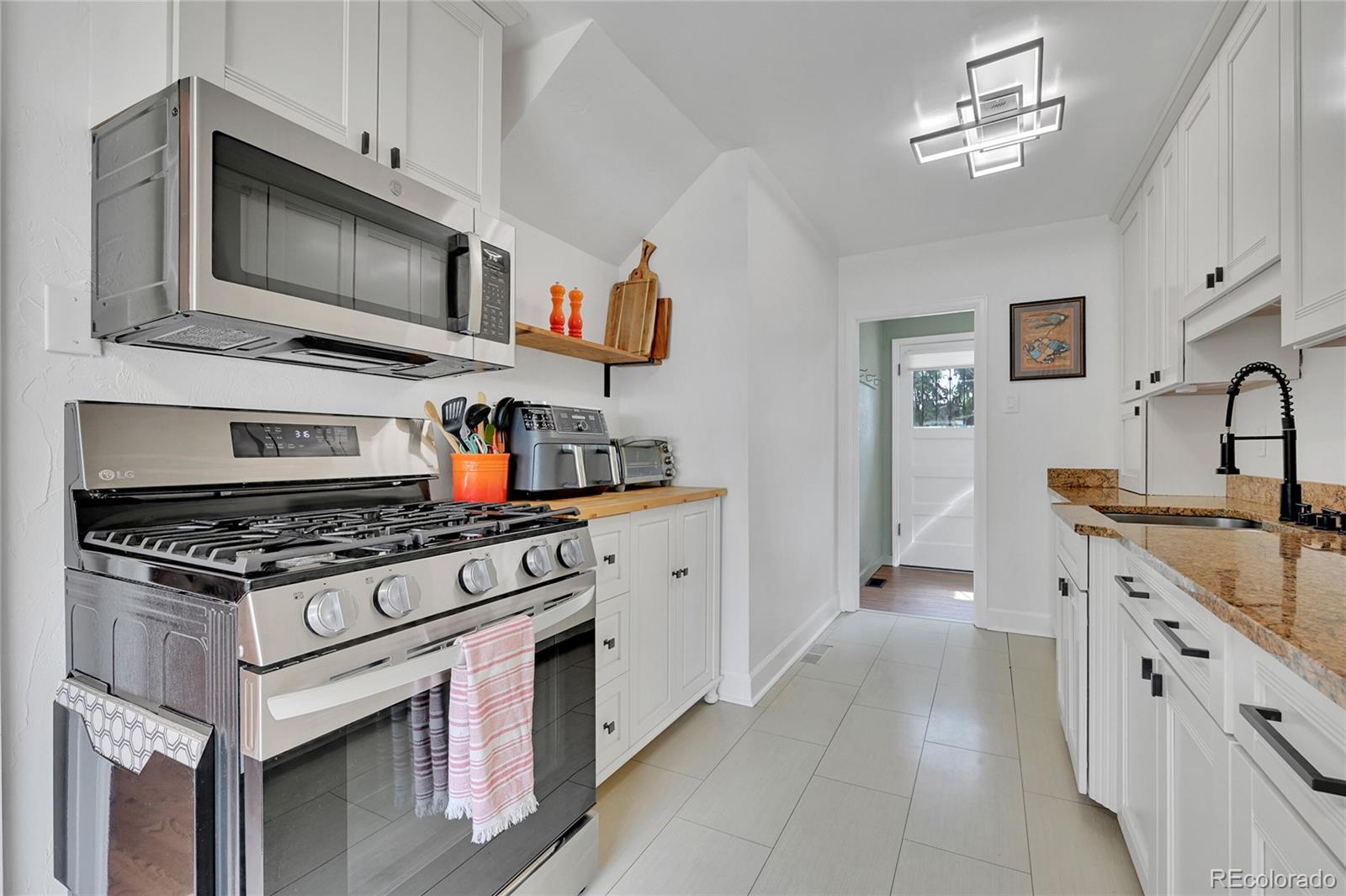 MLS Image #11 for 845  jasmine street,denver, Colorado