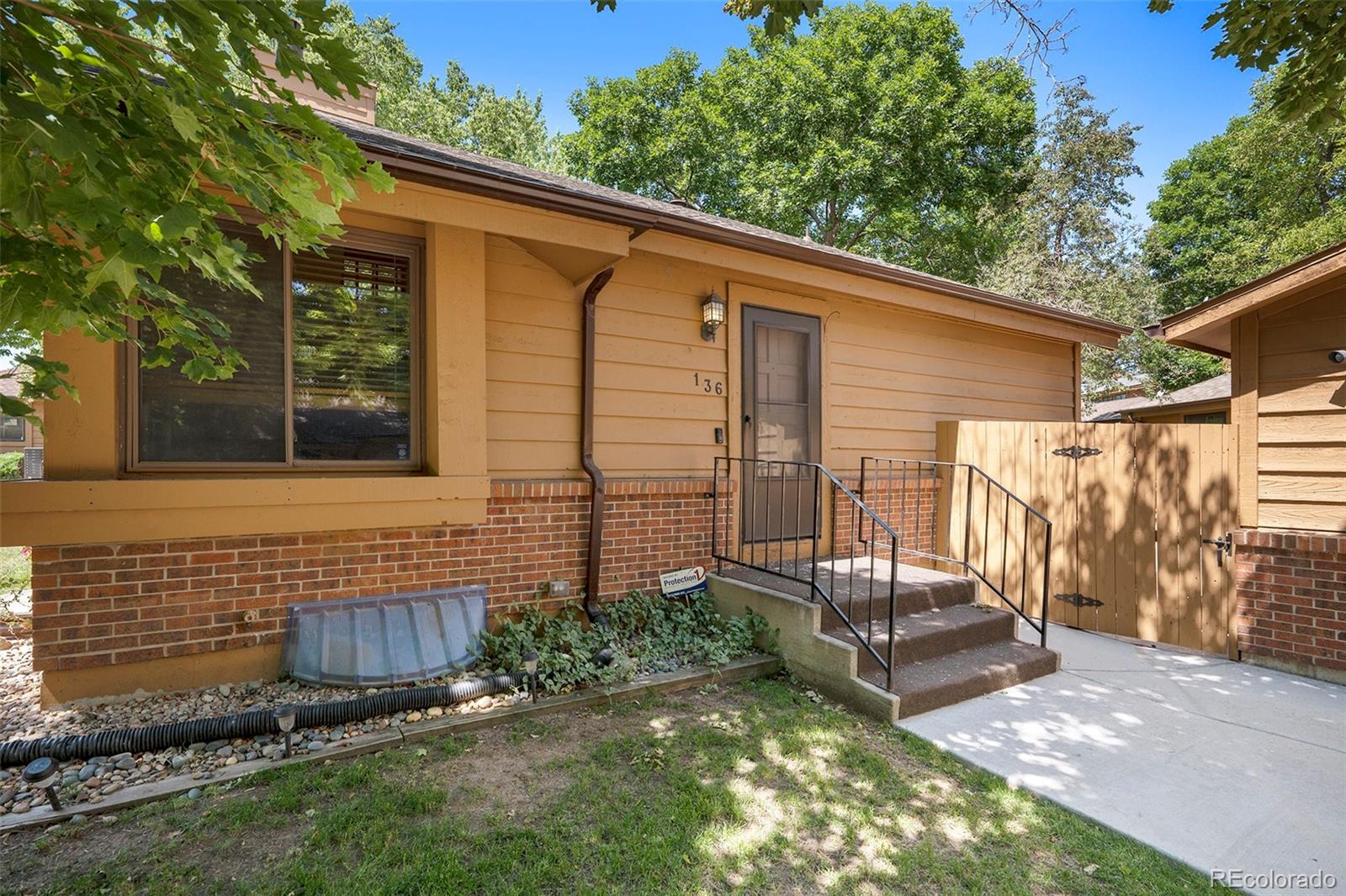 MLS Image #1 for 136 s eagle circle,aurora, Colorado