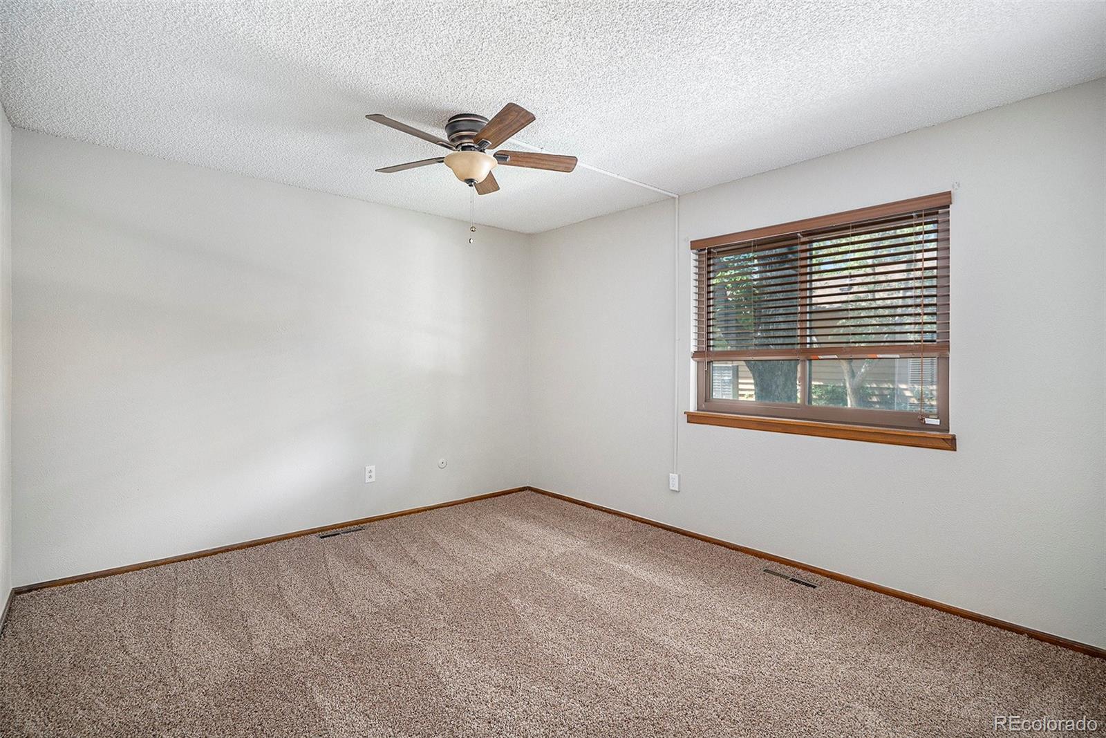 MLS Image #16 for 136 s eagle circle,aurora, Colorado