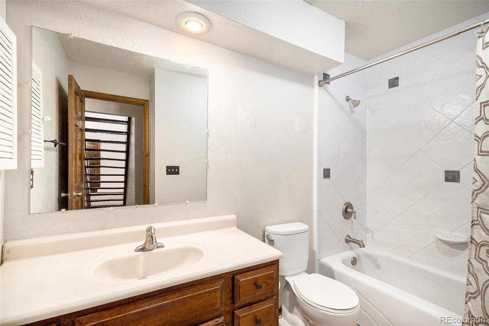 MLS Image #17 for 136 s eagle circle,aurora, Colorado