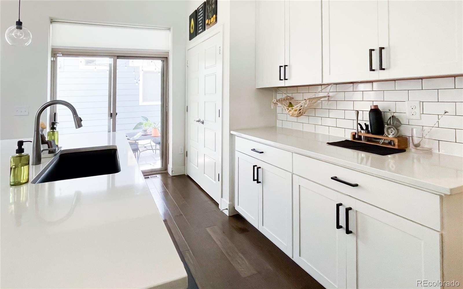 MLS Image #8 for 10033 e 60th avenue,denver, Colorado