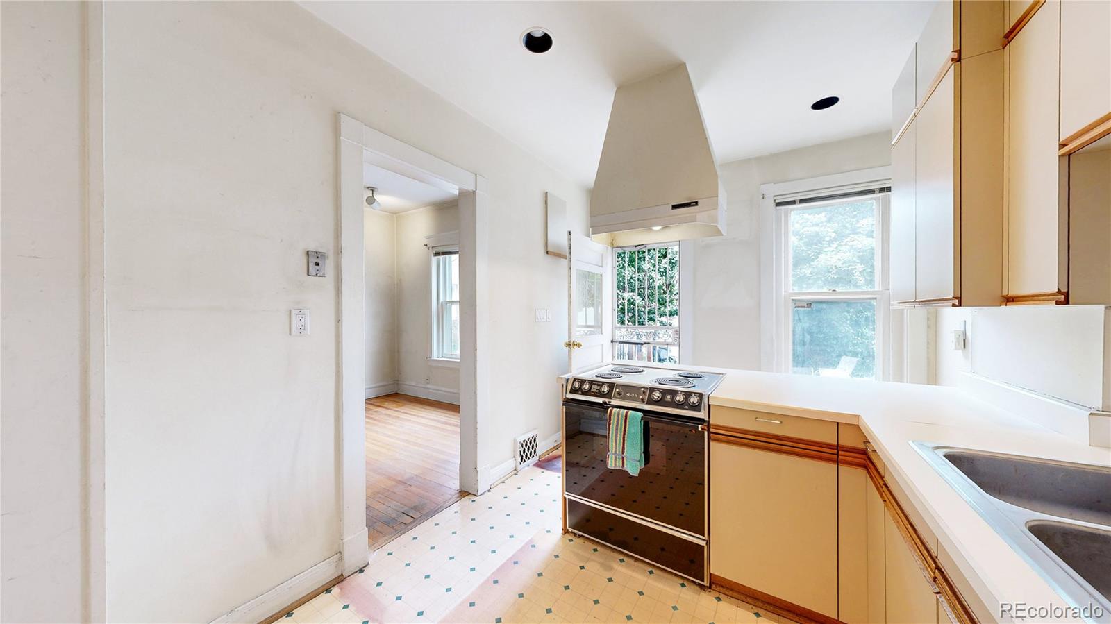 MLS Image #12 for 1266 n pearl street,denver, Colorado