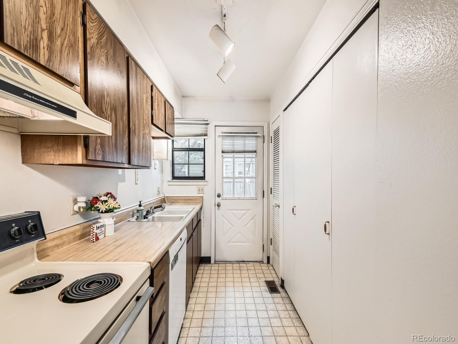 MLS Image #10 for 8236  washington street,denver, Colorado