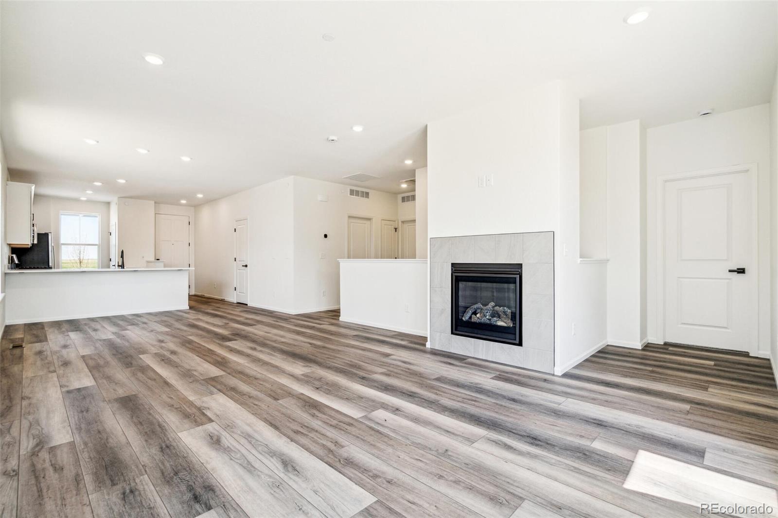 MLS Image #3 for 9265  cathay court,commerce city, Colorado