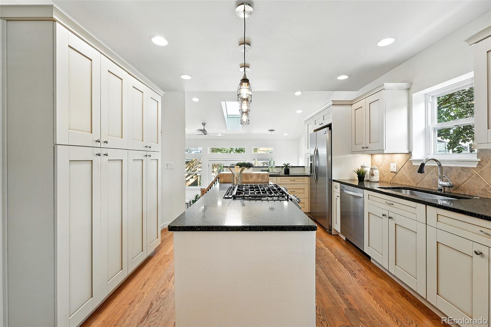 MLS Image #13 for 554 s logan street,denver, Colorado