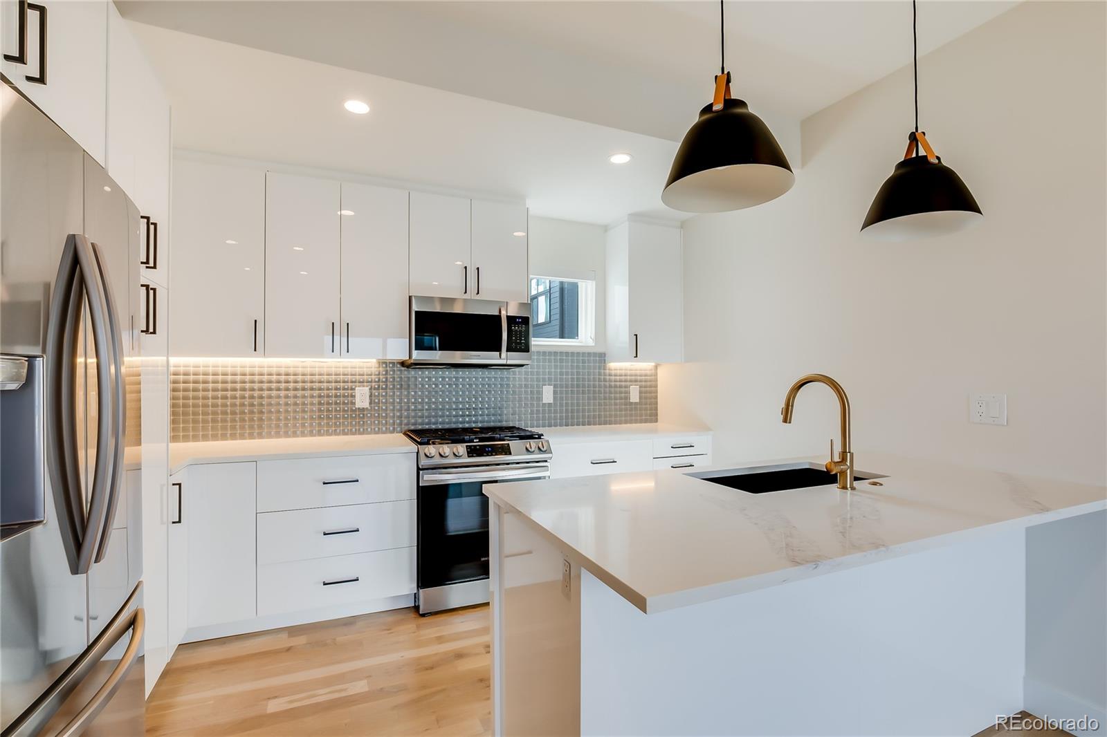 MLS Image #10 for 2400 s delaware street,denver, Colorado