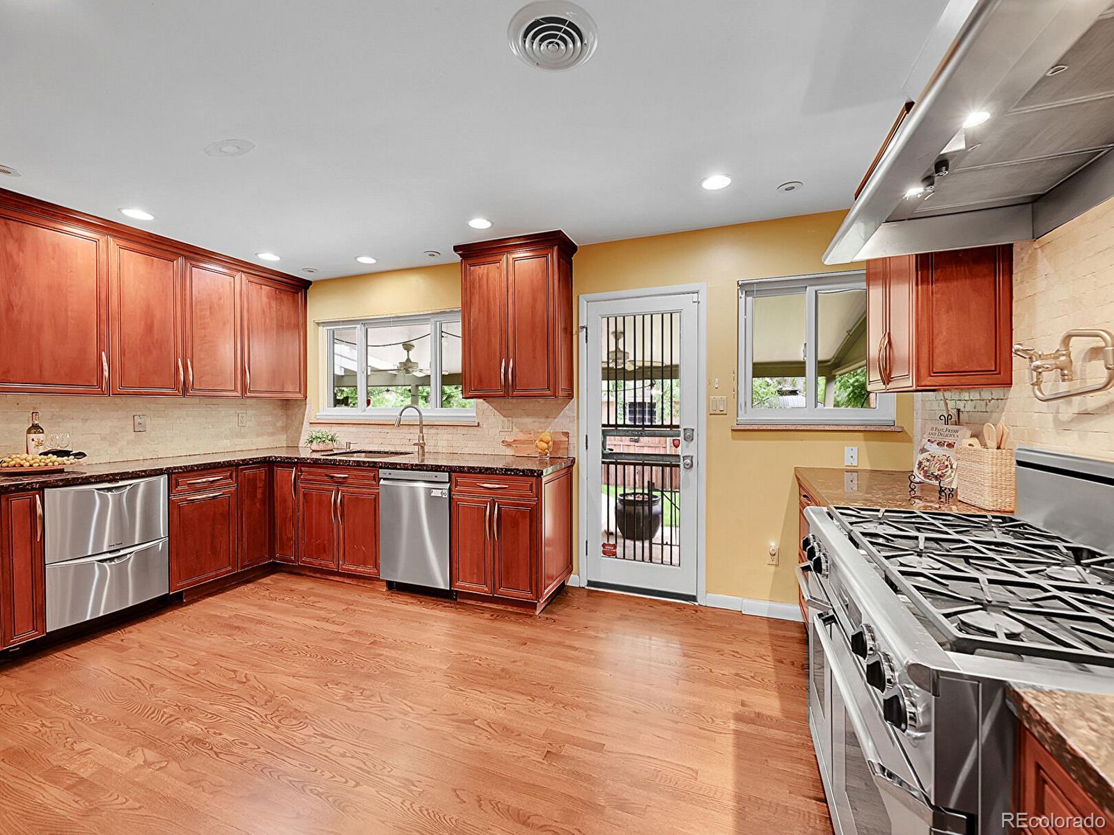 MLS Image #18 for 6550 e 6th avenue parkway,denver, Colorado