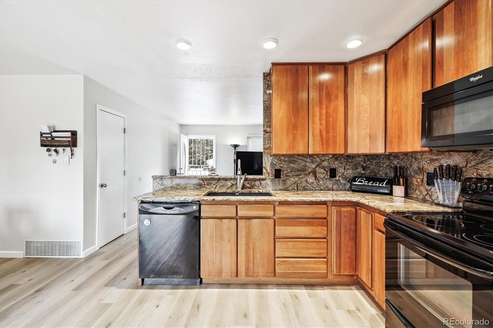MLS Image #10 for 8460  corona street,denver, Colorado