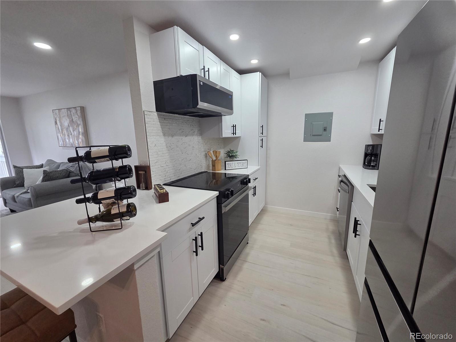 MLS Image #12 for 14433 e jewell avenue,aurora, Colorado