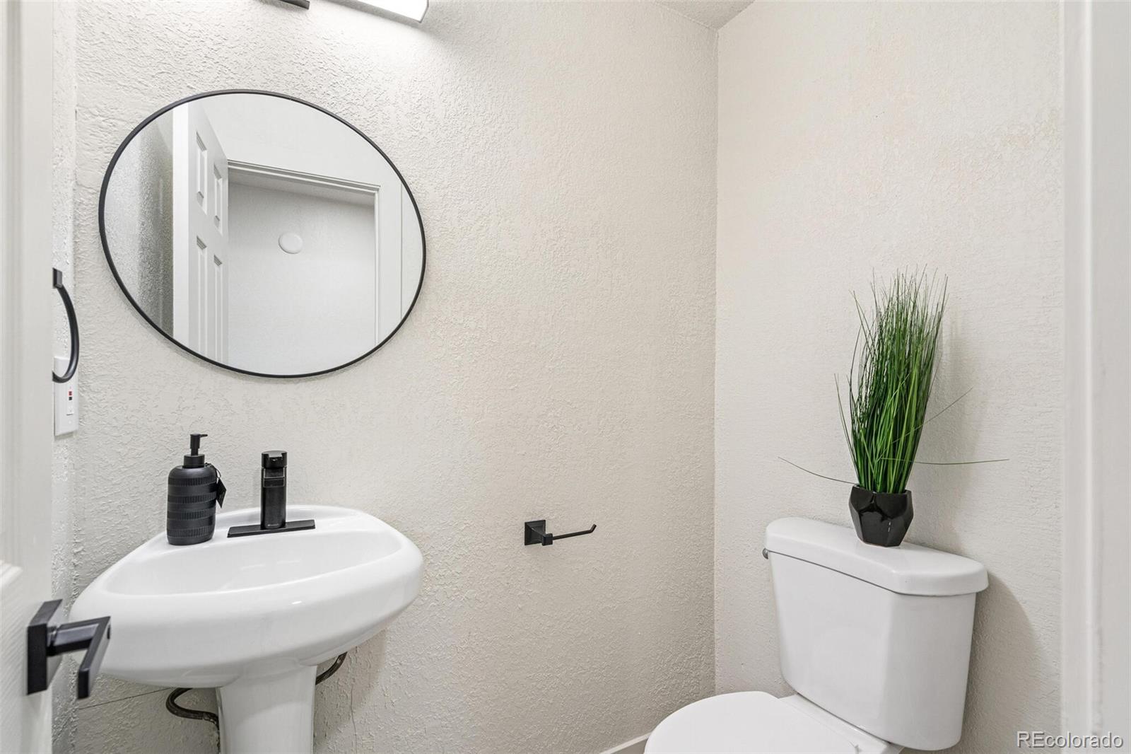 MLS Image #11 for 206  troy street,aurora, Colorado
