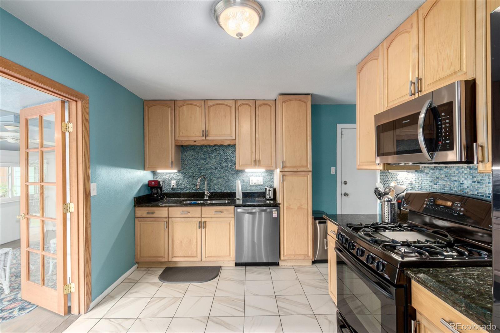 MLS Image #13 for 2733 s vrain street,denver, Colorado