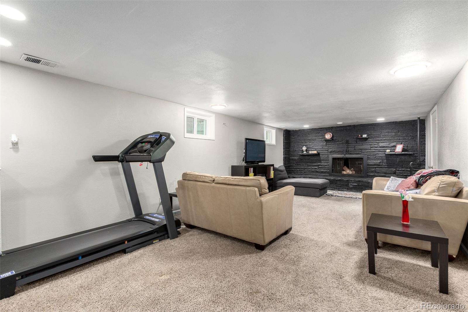 MLS Image #28 for 2733 s vrain street,denver, Colorado
