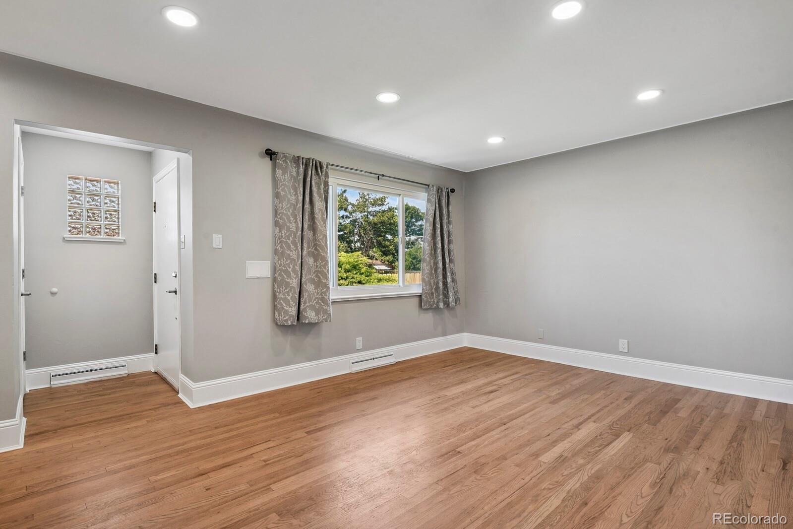 MLS Image #4 for 10595 e 23rd avenue,aurora, Colorado