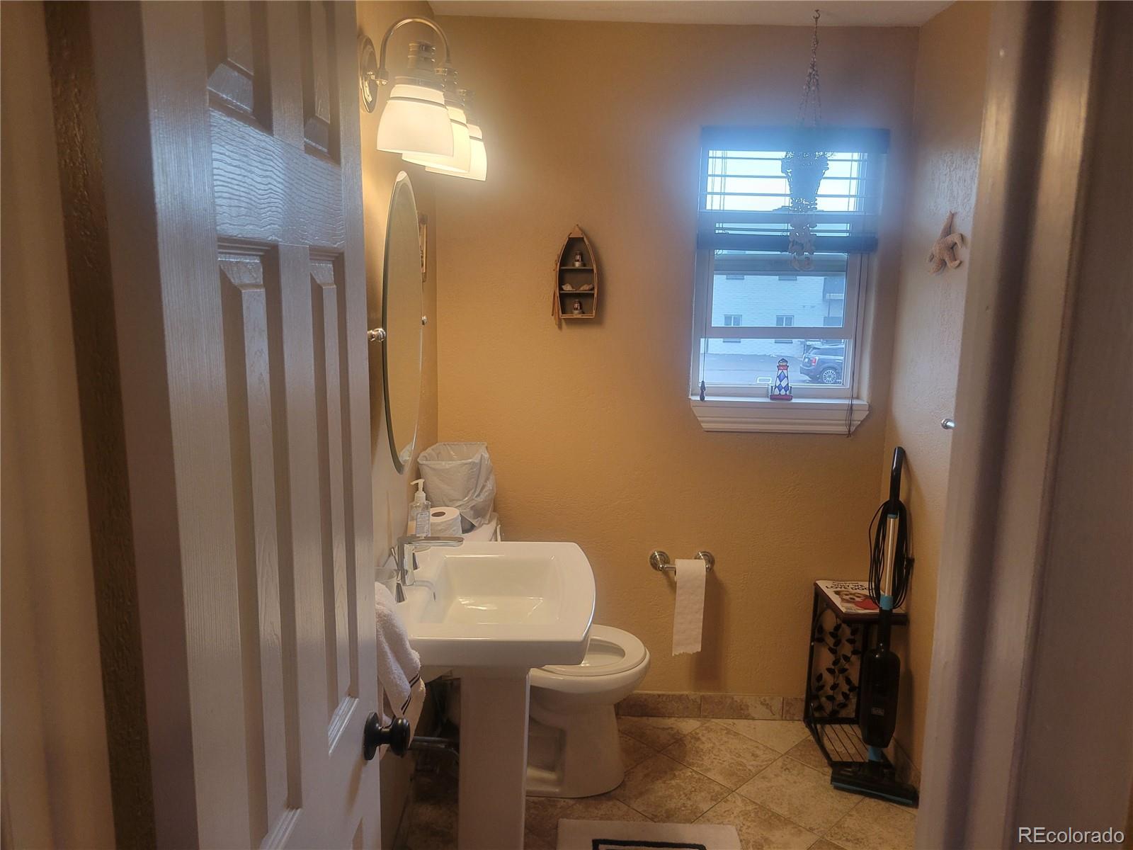 MLS Image #5 for 2190 s holly street,denver, Colorado
