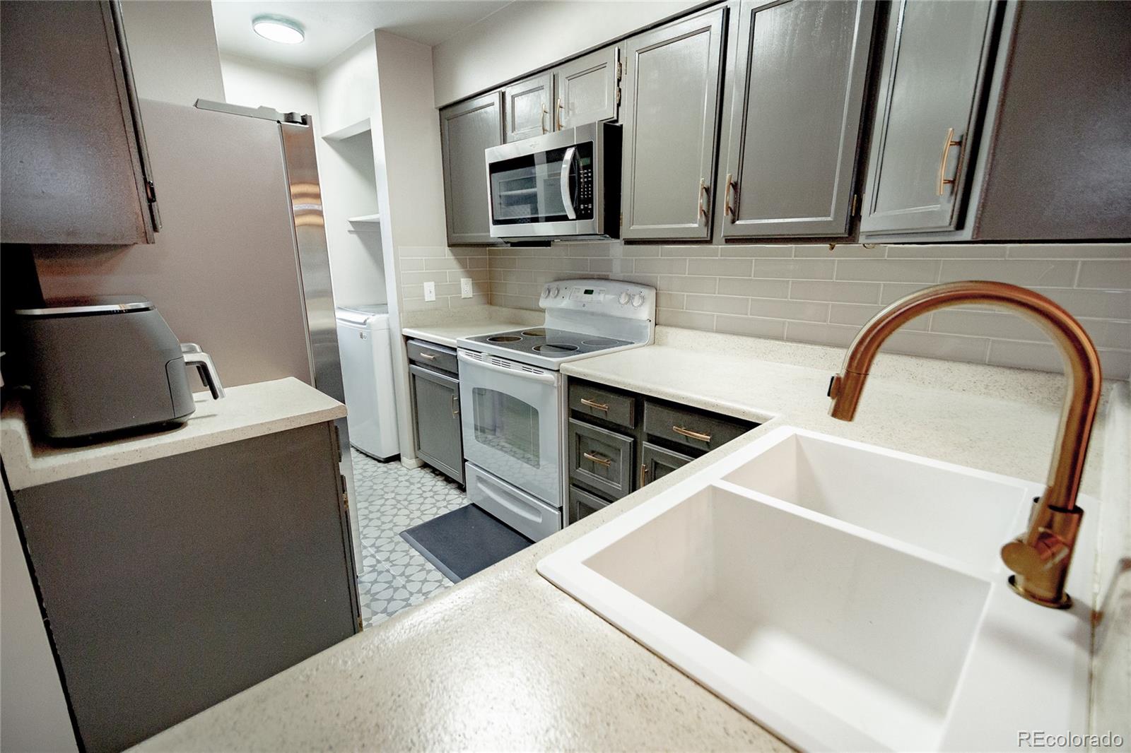 MLS Image #10 for 1699 s trenton street,denver, Colorado