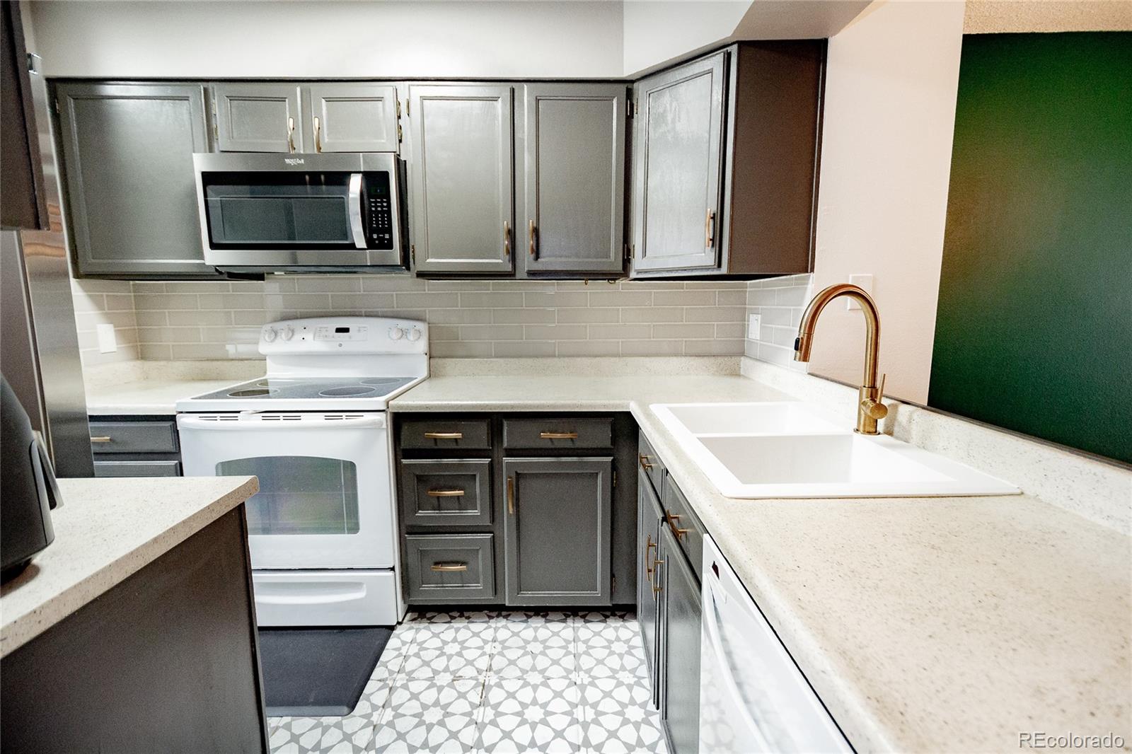 MLS Image #11 for 1699 s trenton street,denver, Colorado