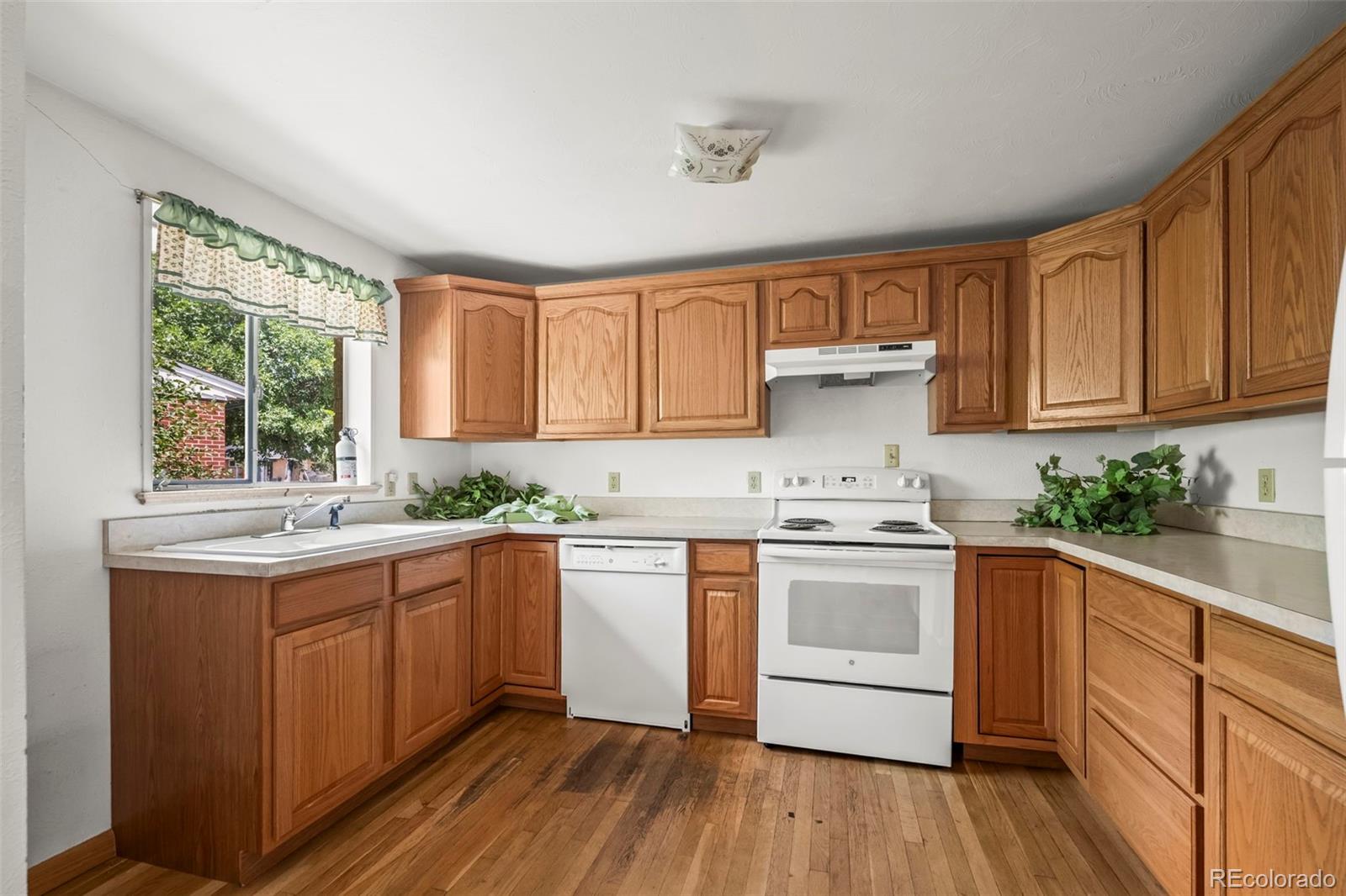 MLS Image #7 for 9605 w 51st place,arvada, Colorado