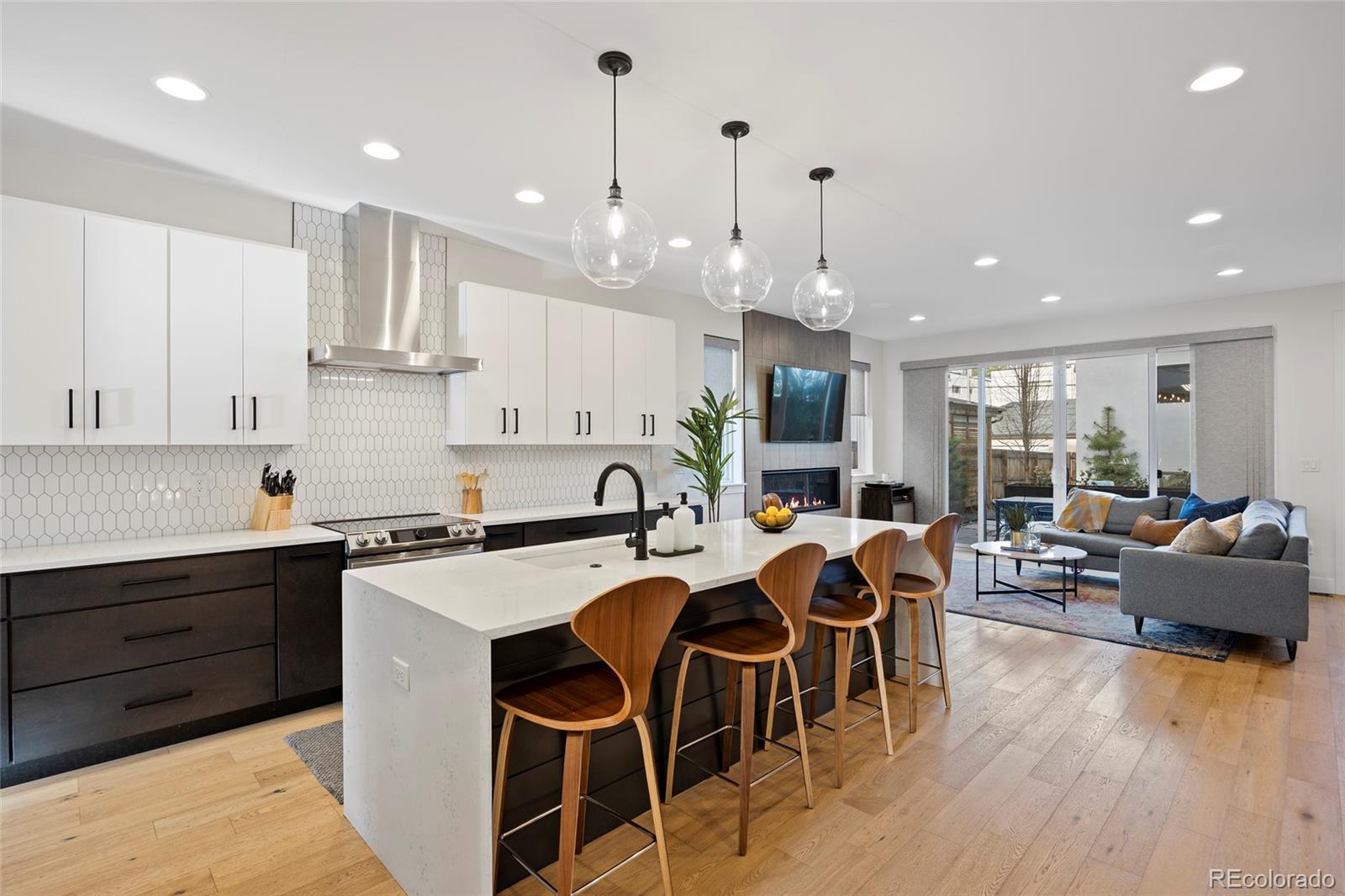 MLS Image #3 for 2248 s lincoln street,denver, Colorado