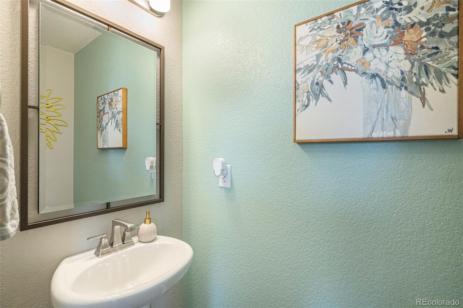 MLS Image #13 for 17996 e 54th avenue,denver, Colorado
