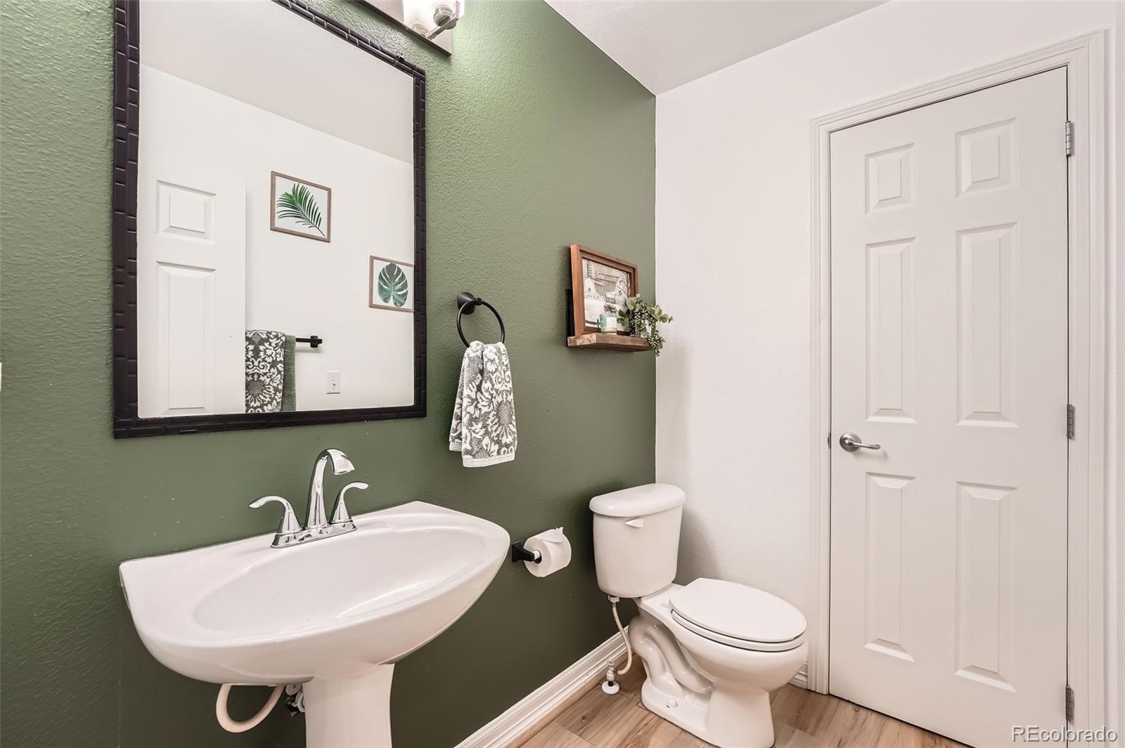 MLS Image #11 for 19431 e wyoming avenue,aurora, Colorado
