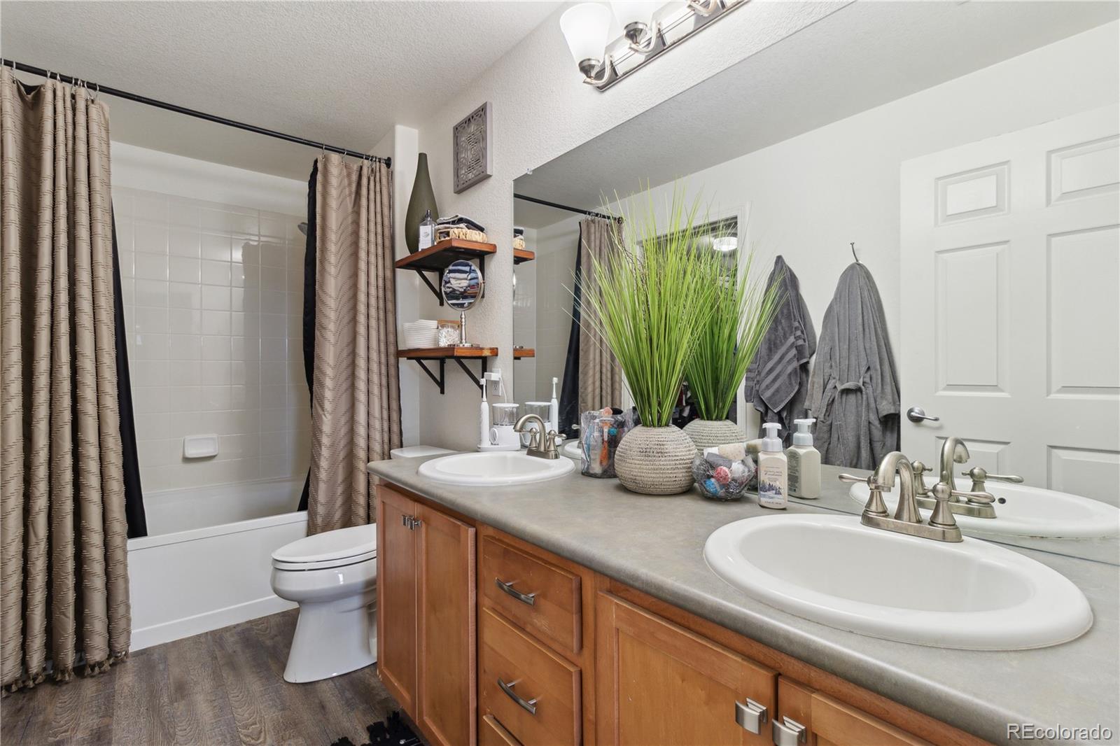 MLS Image #22 for 23376 e 5th place,aurora, Colorado