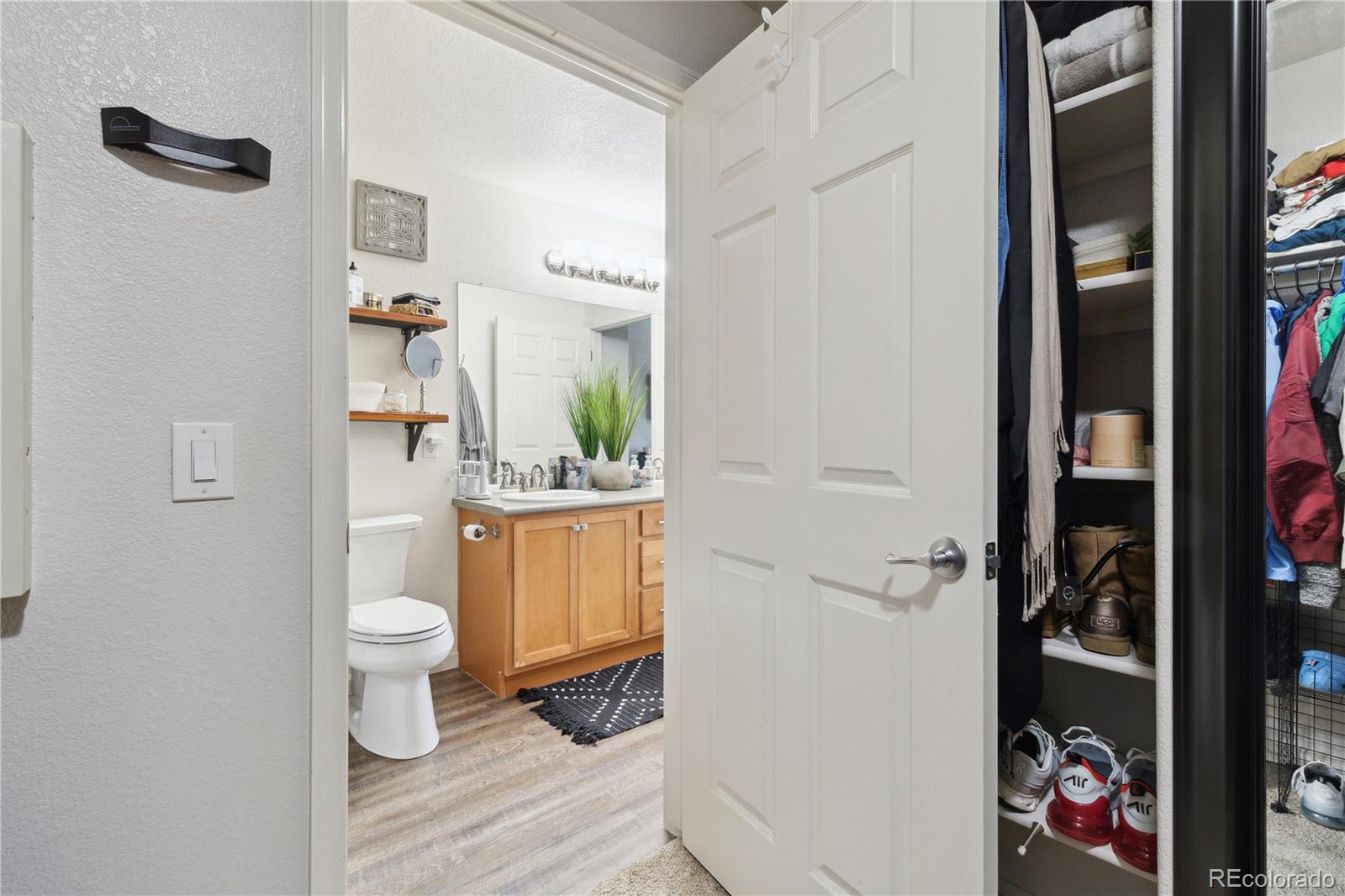 MLS Image #24 for 23376 e 5th place,aurora, Colorado
