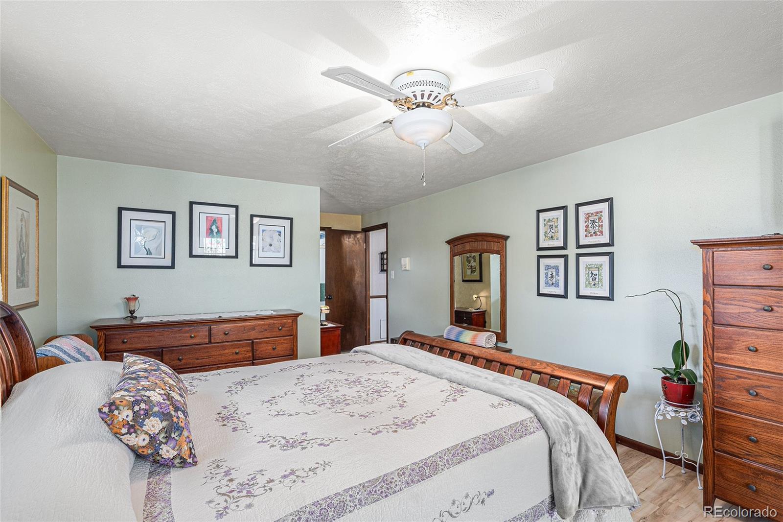 MLS Image #14 for 7622 e nassau avenue,denver, Colorado