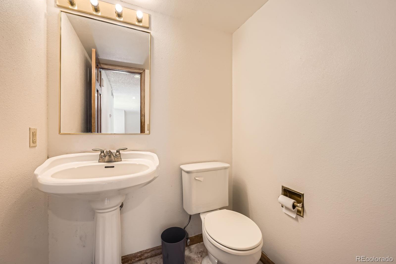 MLS Image #16 for 9096 e colorado circle,denver, Colorado