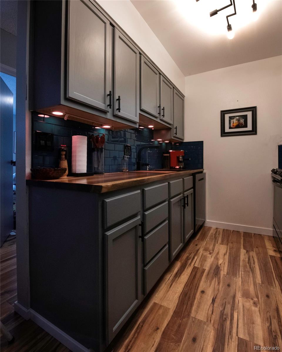 MLS Image #7 for 4110  hale parkway,denver, Colorado