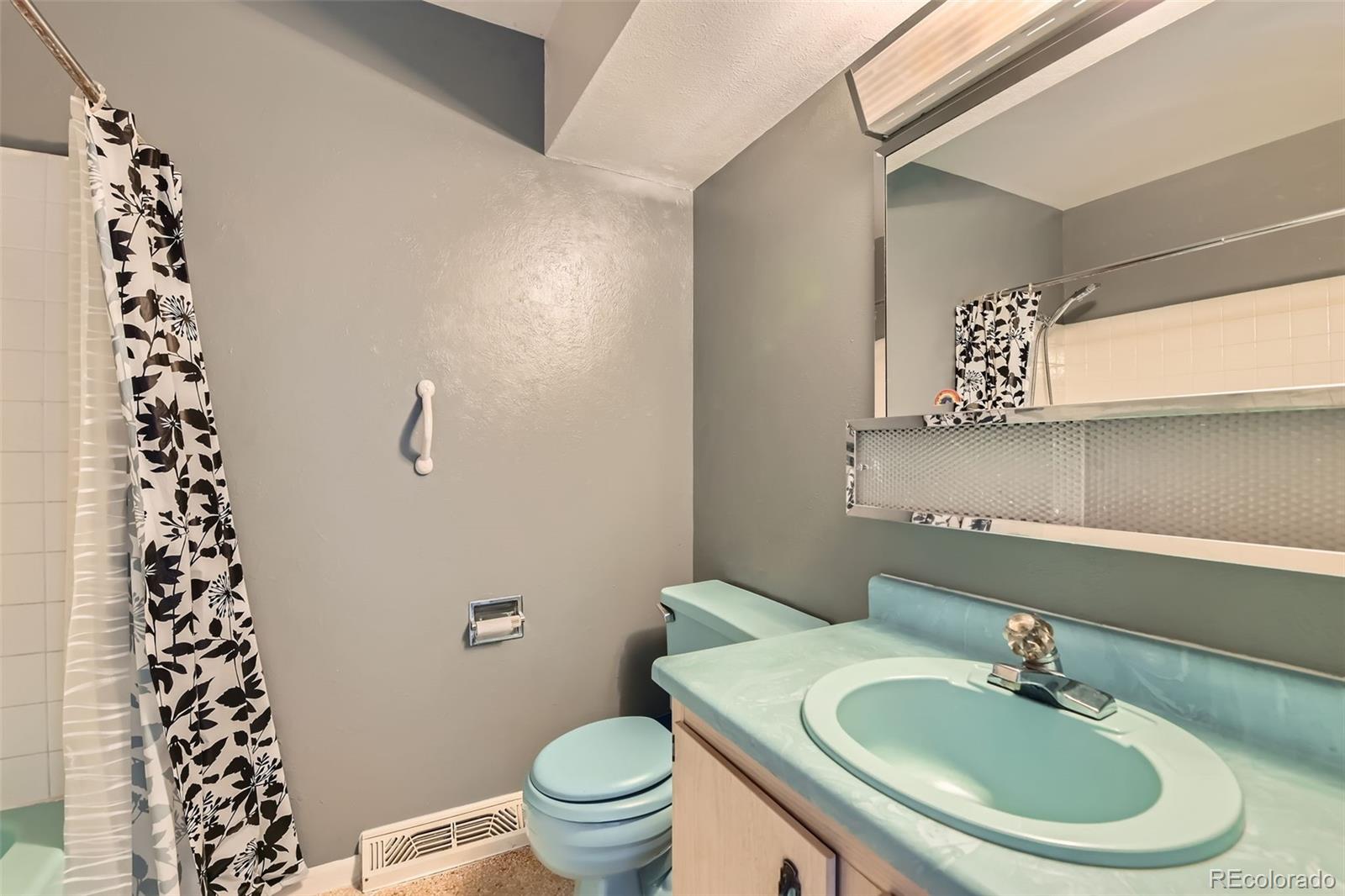 MLS Image #18 for 2122 s yank way,lakewood, Colorado
