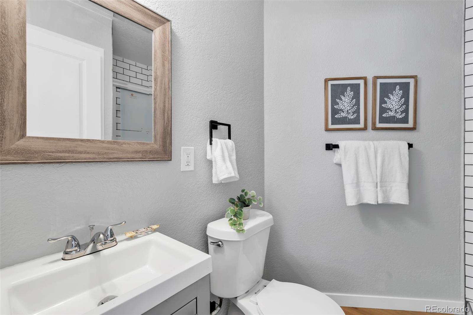 MLS Image #10 for 2735 s dahlia street,denver, Colorado