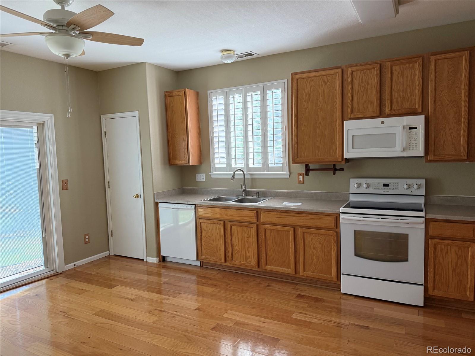 MLS Image #4 for 1216 s flat rock circle,aurora, Colorado