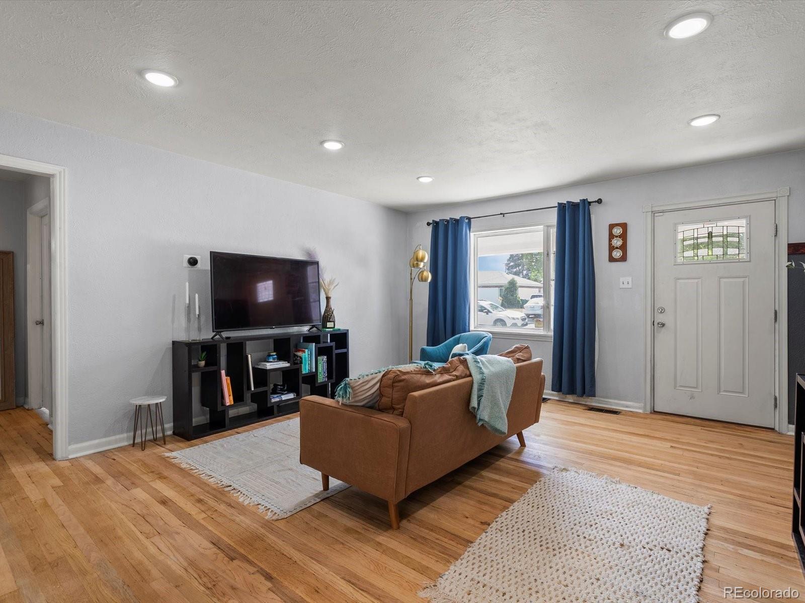 MLS Image #3 for 1670  oakland street,aurora, Colorado