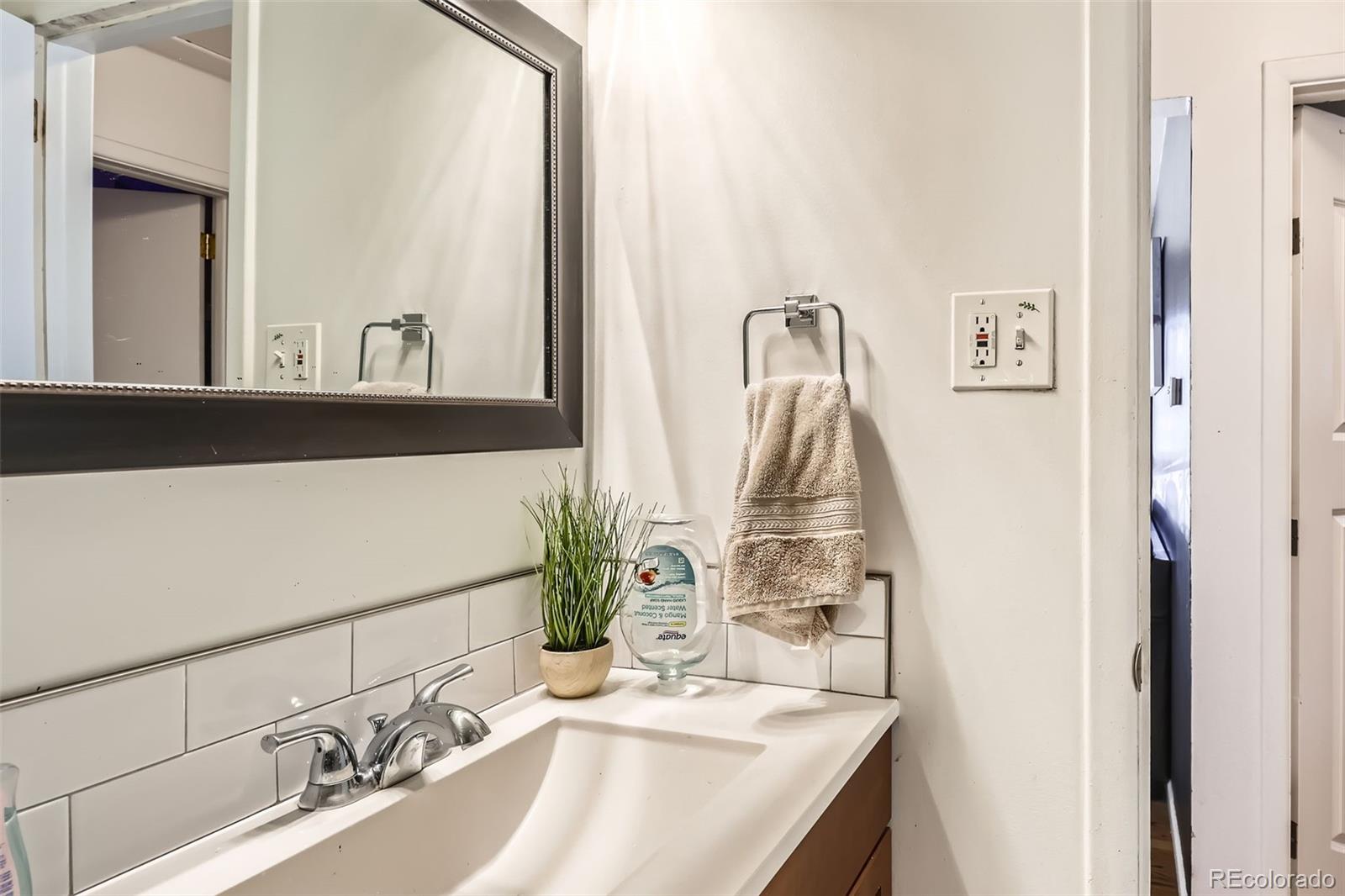 MLS Image #14 for 7146  jennie drive,denver, Colorado