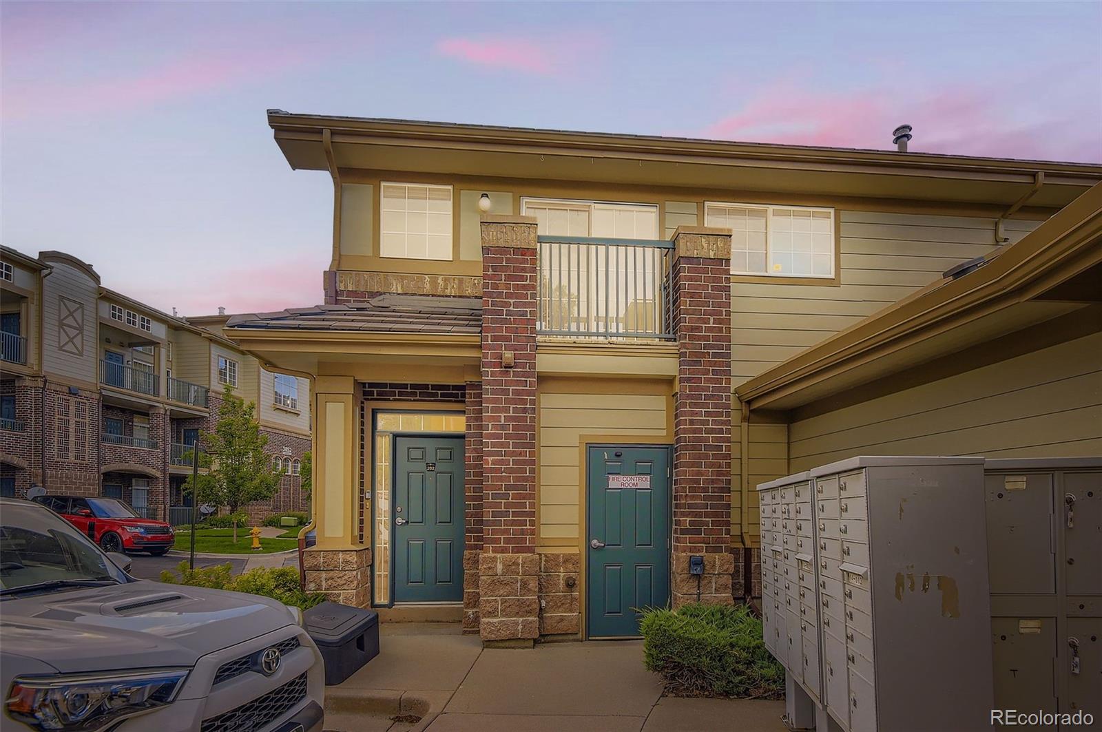 MLS Image #2 for 3866 s dallas circle,aurora, Colorado