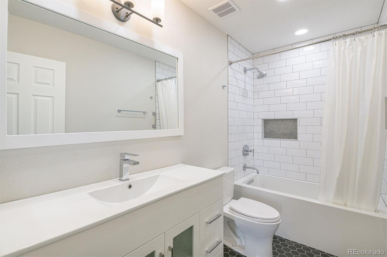 MLS Image #19 for 460 s marion parkway,denver, Colorado