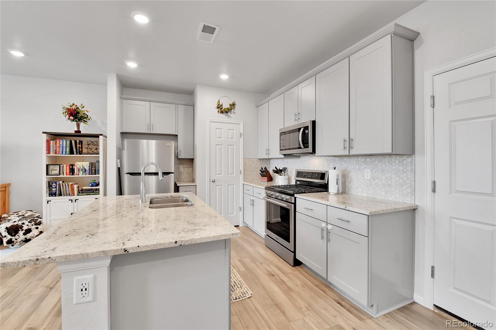 MLS Image #10 for 6350 n lisbon street,aurora, Colorado