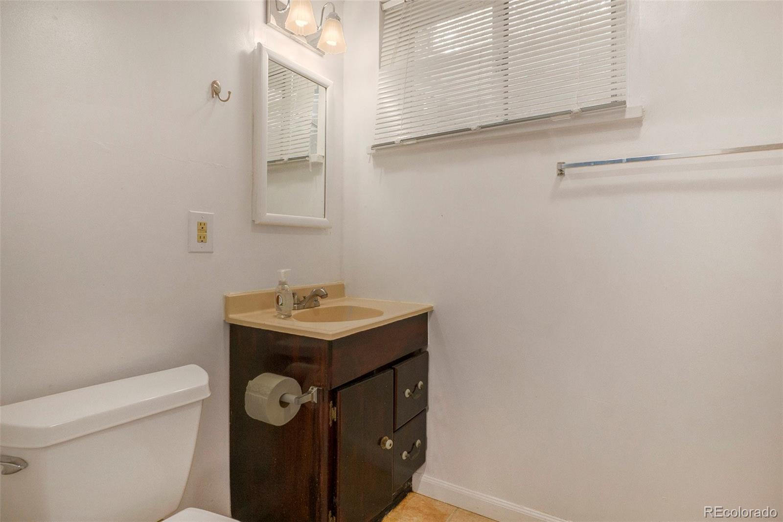 MLS Image #5 for 3273 s florence court,denver, Colorado