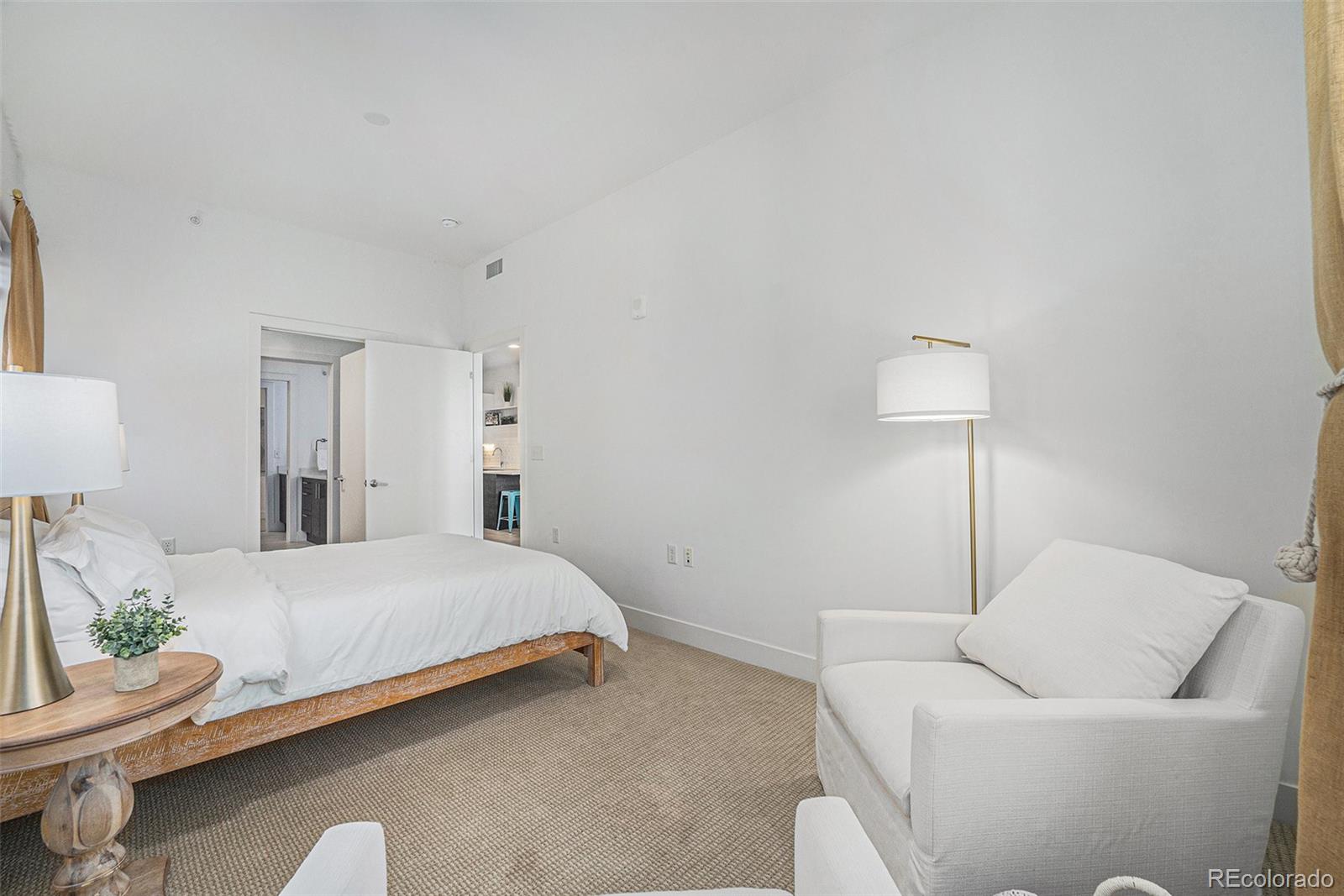 MLS Image #11 for 2530  lawrence street,denver, Colorado