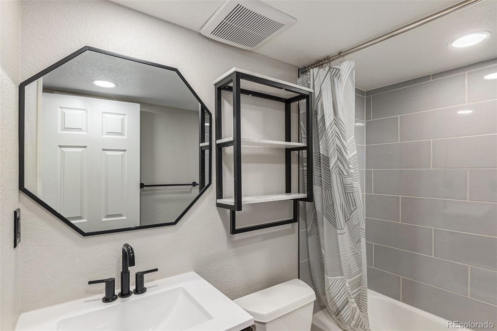 MLS Image #15 for 10051 e walsh place,denver, Colorado