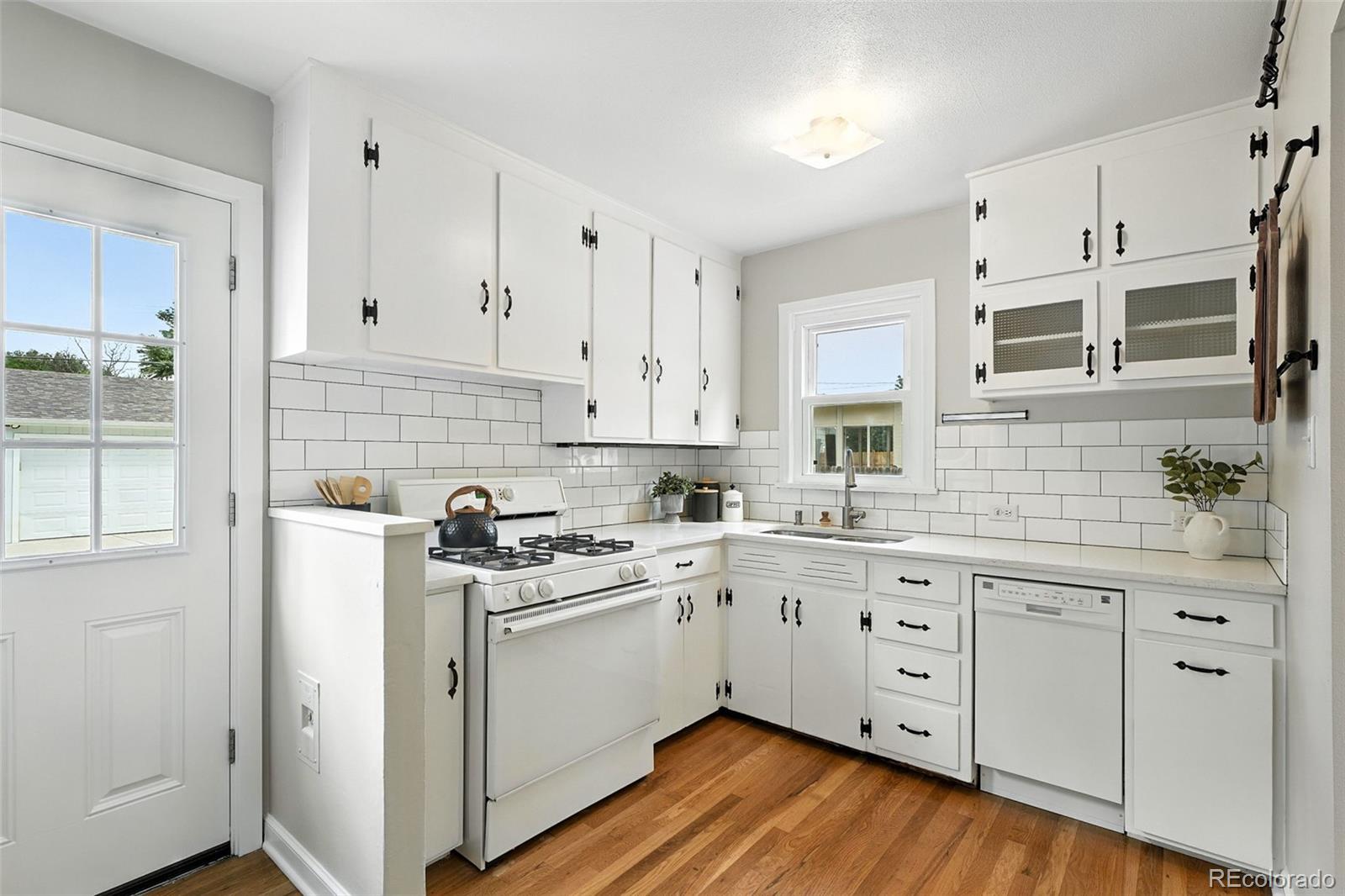 MLS Image #11 for 2000 s king street,denver, Colorado