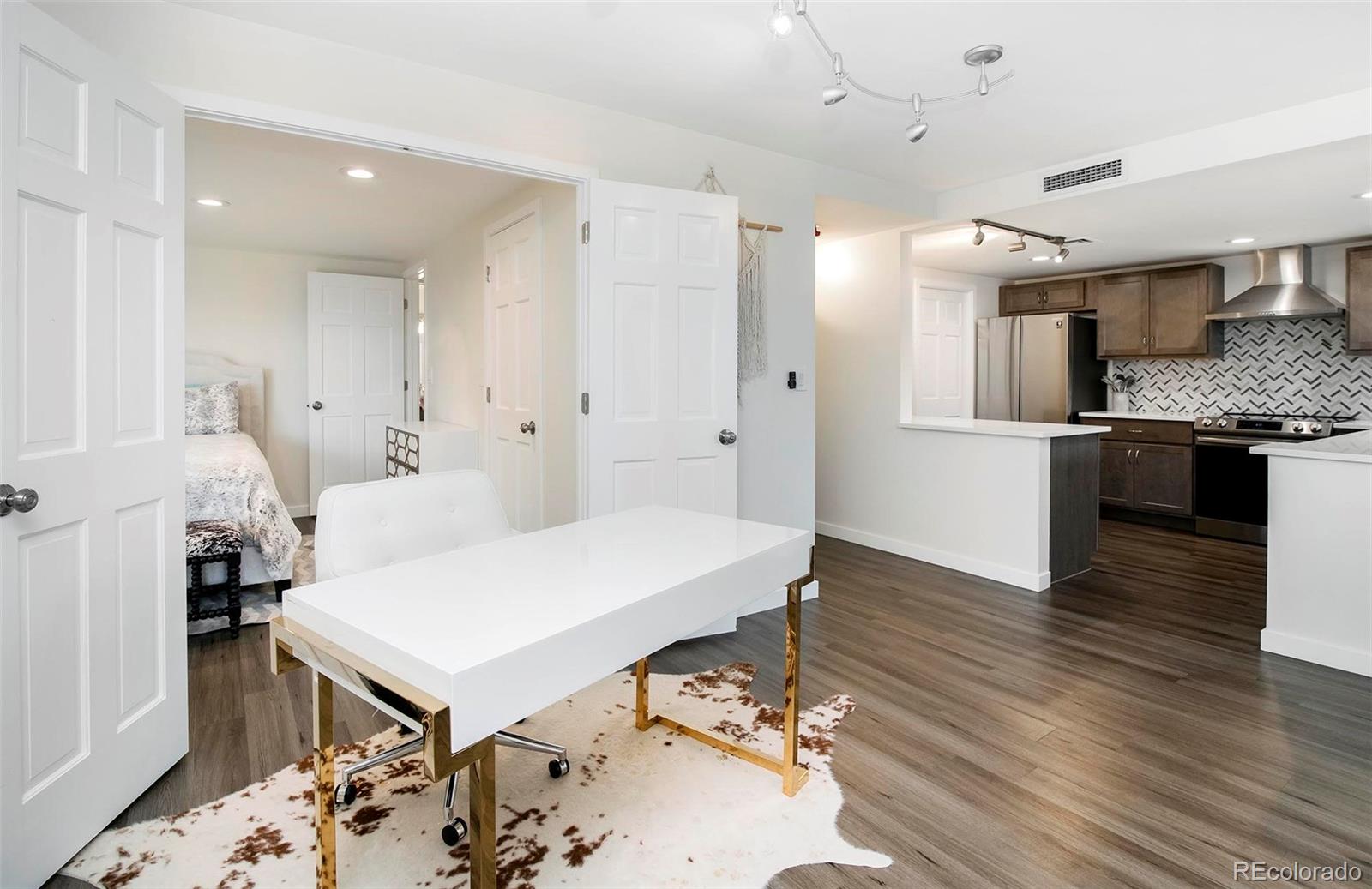 MLS Image #10 for 800  pearl street,denver, Colorado