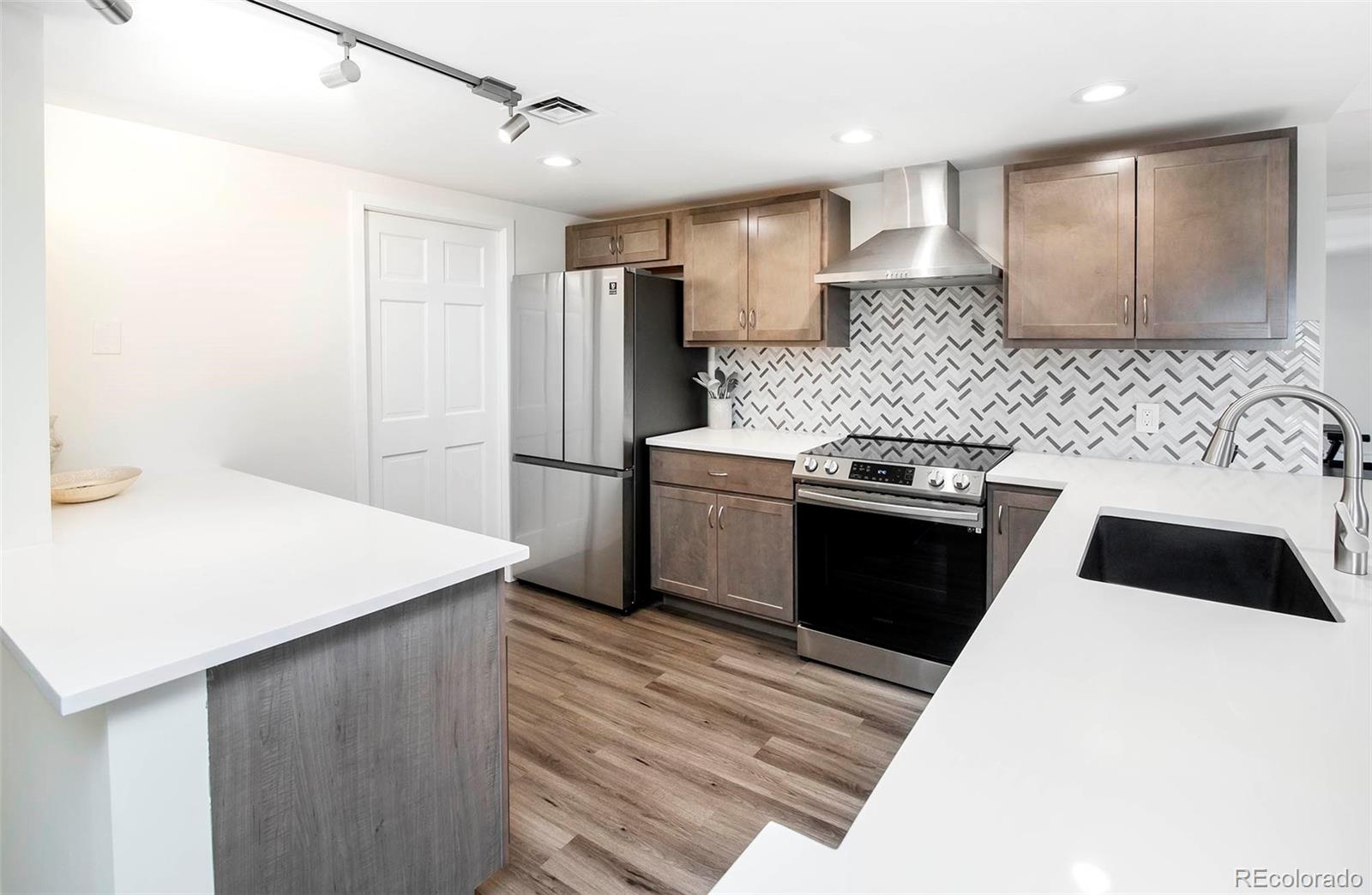 MLS Image #14 for 800  pearl street,denver, Colorado