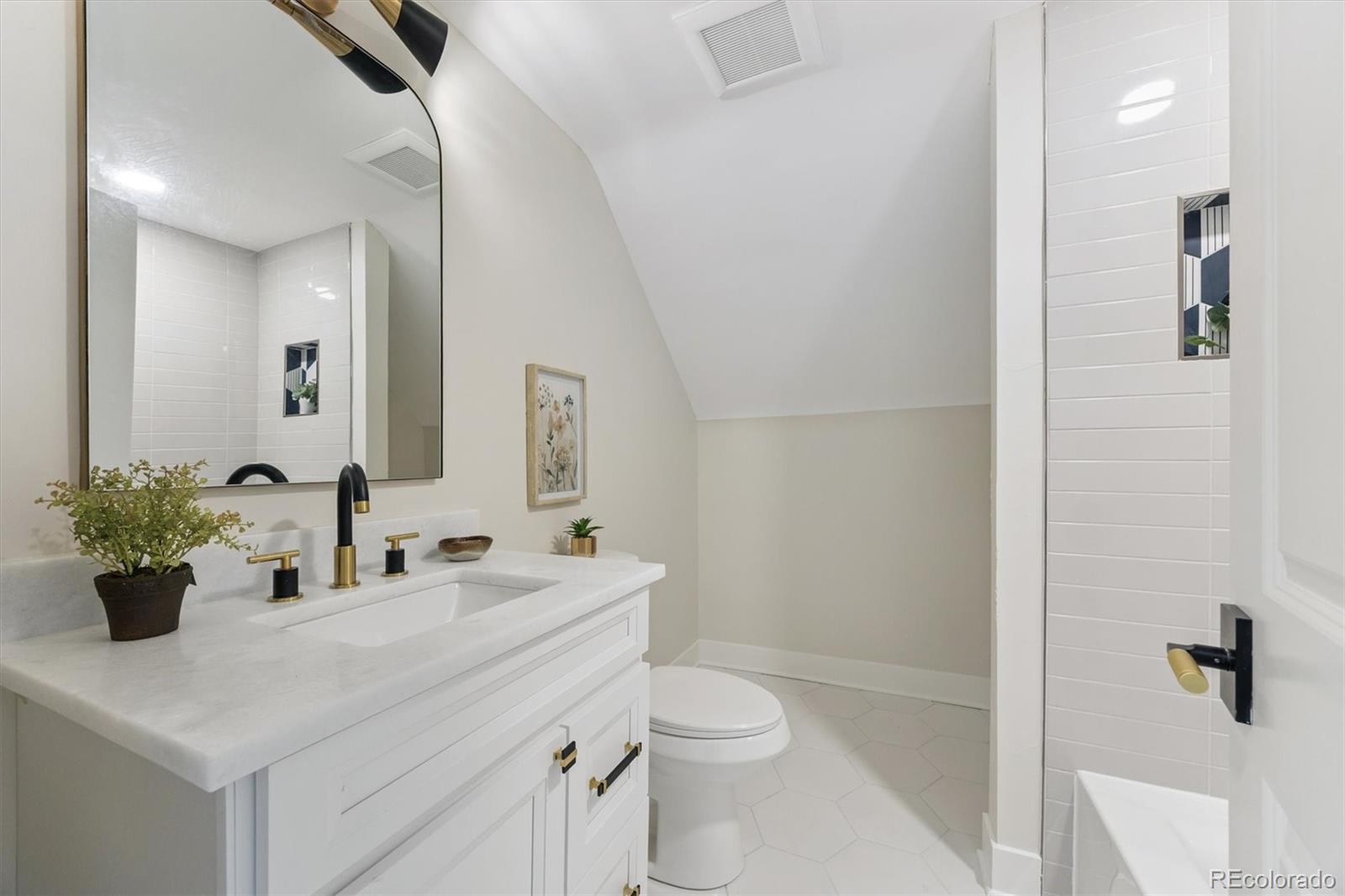 MLS Image #27 for 3360 s columbine circle,englewood, Colorado