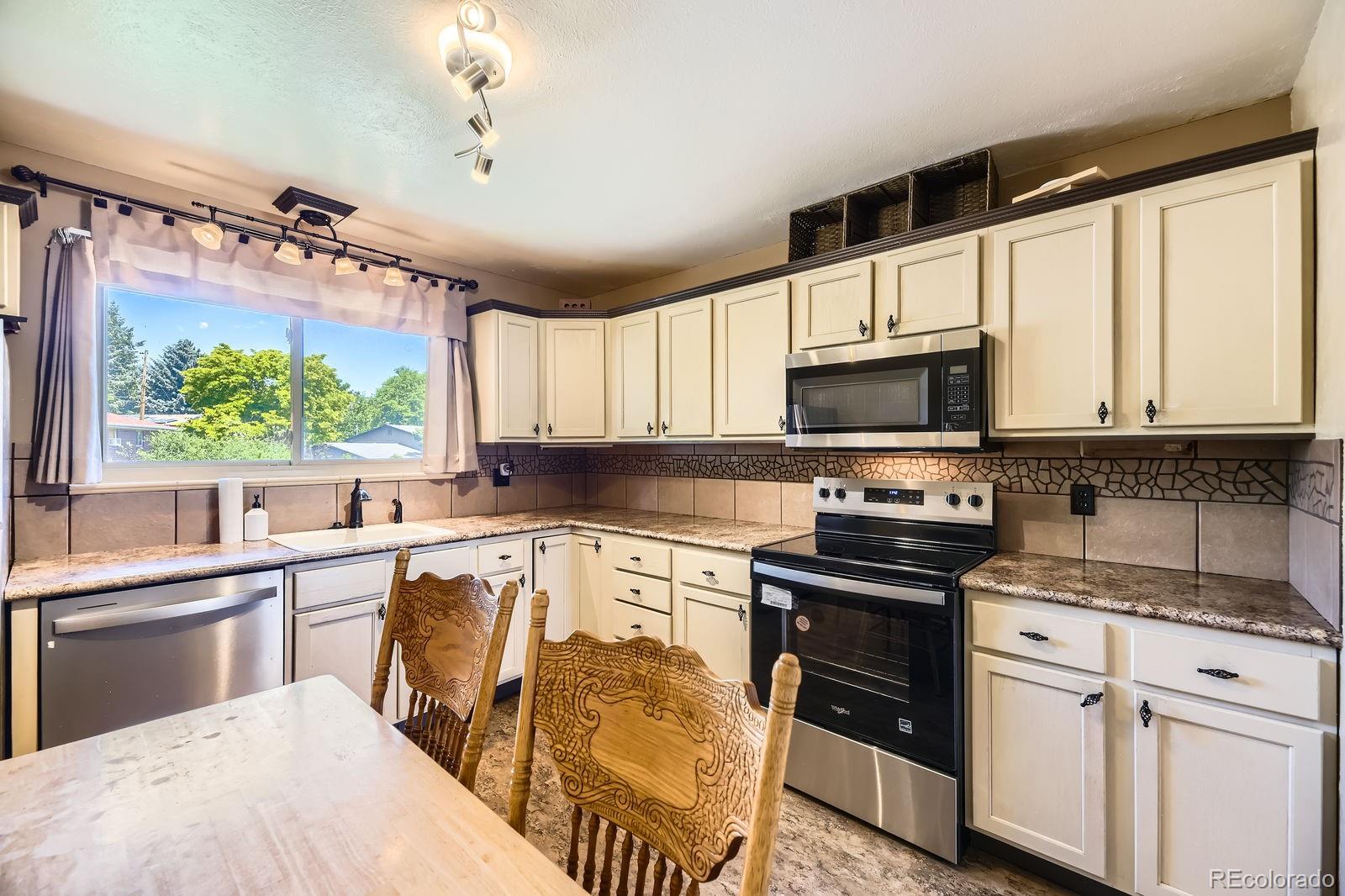 MLS Image #9 for 11462 w tennessee place,lakewood, Colorado