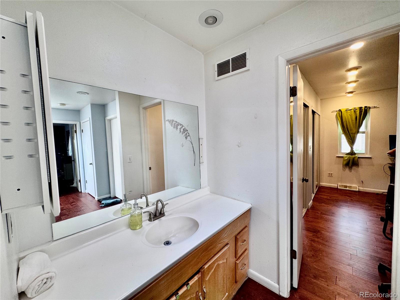 MLS Image #20 for 1151 s yosemite way,denver, Colorado