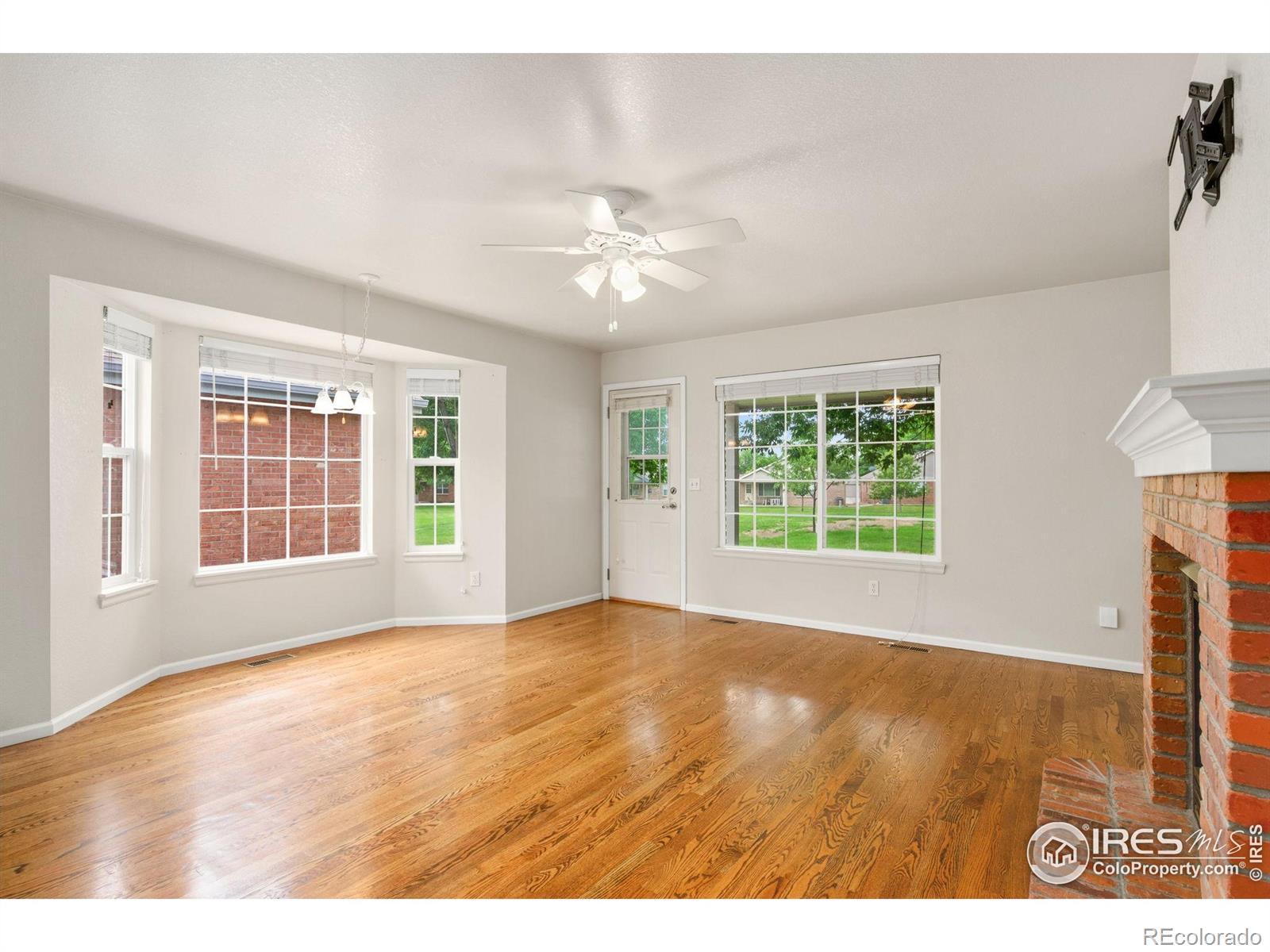 MLS Image #10 for 2356  waverly drive,loveland, Colorado