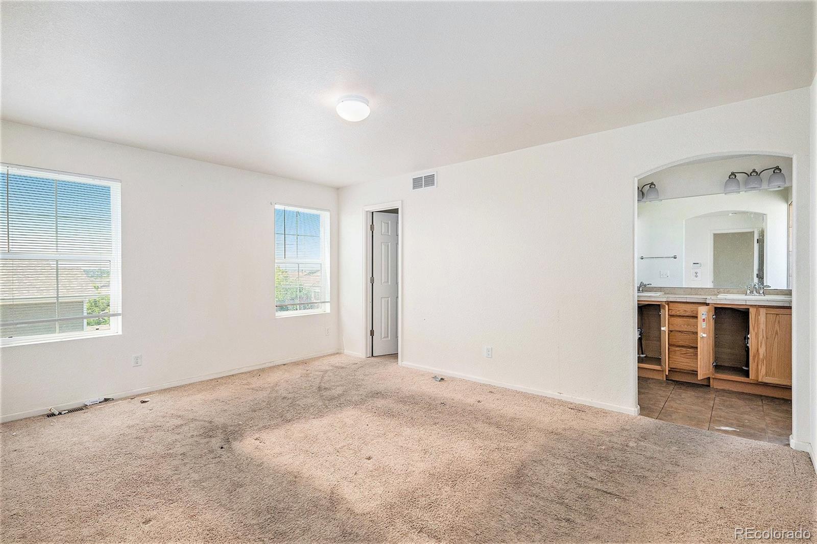 MLS Image #11 for 20108  randolph place,denver, Colorado