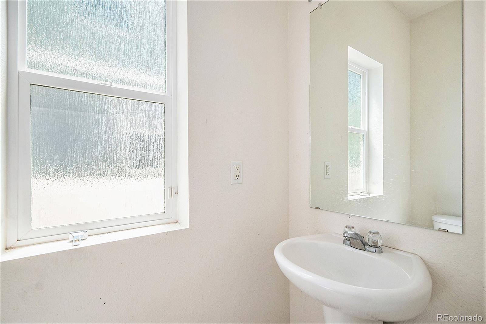 MLS Image #9 for 20108  randolph place,denver, Colorado